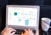 Cum se numesc coloanele în Google Sheets