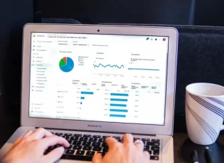 Cum se numesc coloanele în Google Sheets