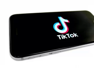 Cum să adăugați autocolante personalizate pe TikTok